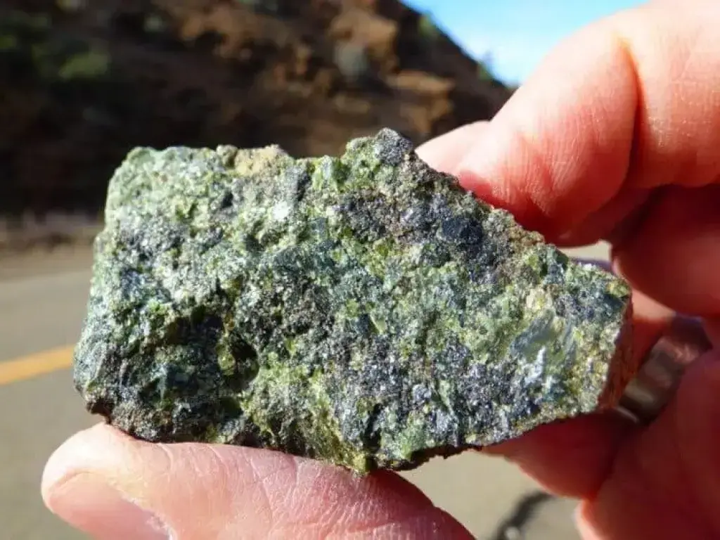 Дунит колотый