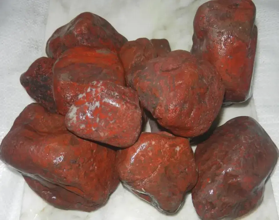 Яшма сургучная шлифованная