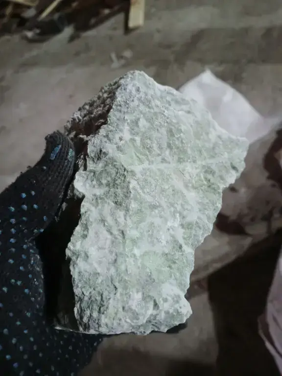 Жадеит колотый