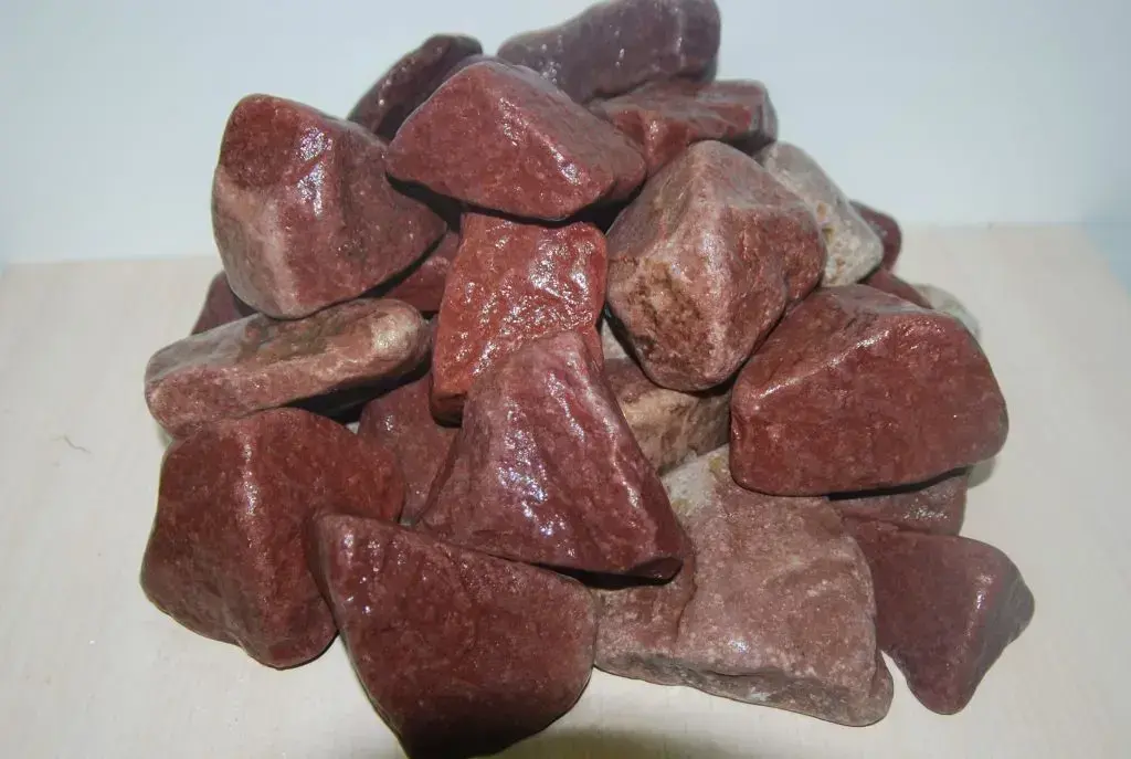 Кварцит малиновый шлифованный