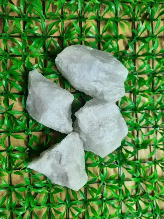 Кварц белый колотый