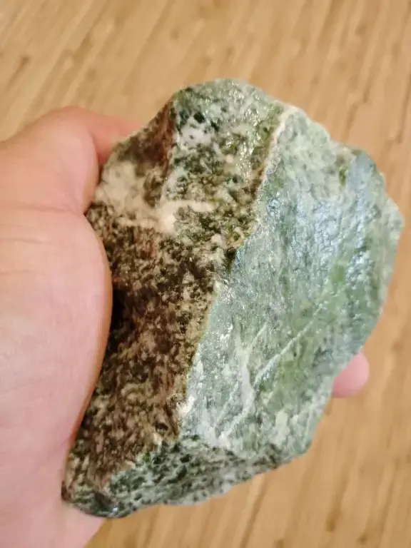 Жадеит колотый